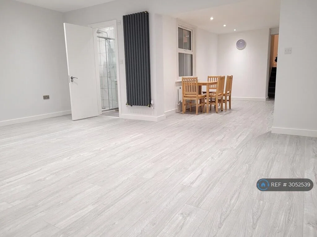 4 bedroom maisonette for rent