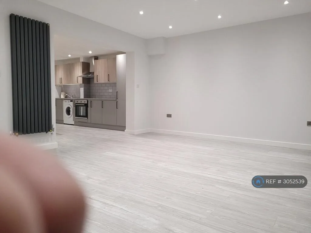 4 bedroom maisonette for rent