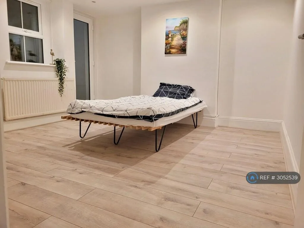 4 bedroom maisonette for rent