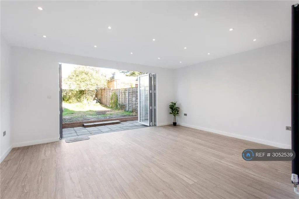 4 bedroom maisonette for rent