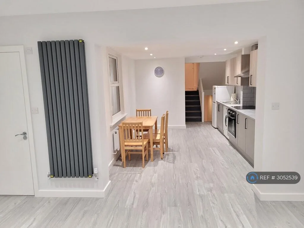 4 bedroom maisonette for rent