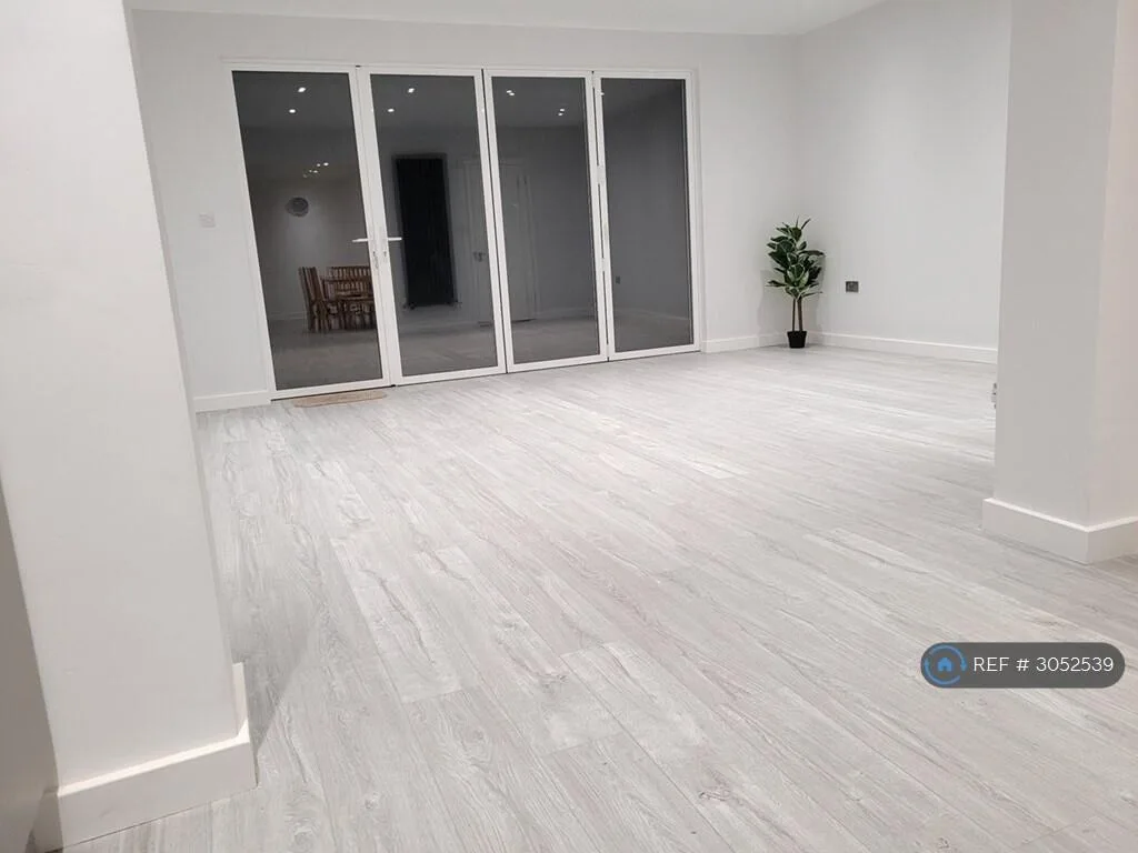 4 bedroom maisonette for rent