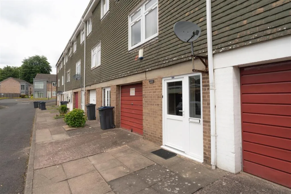 5 bedroom terraced house for rent