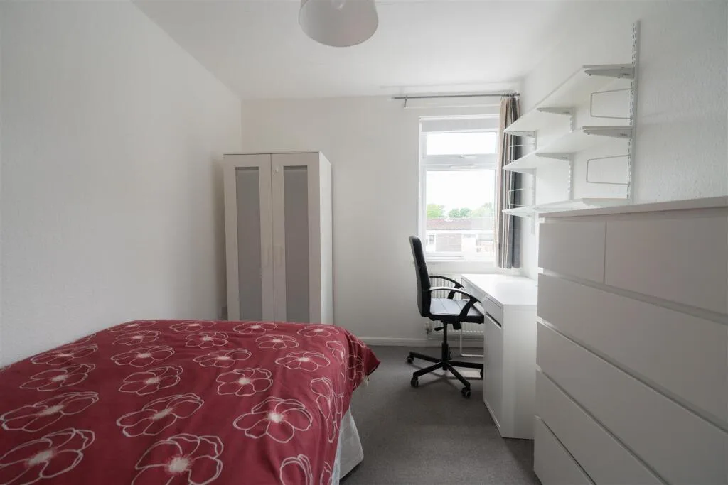 5 bedroom terraced house for rent