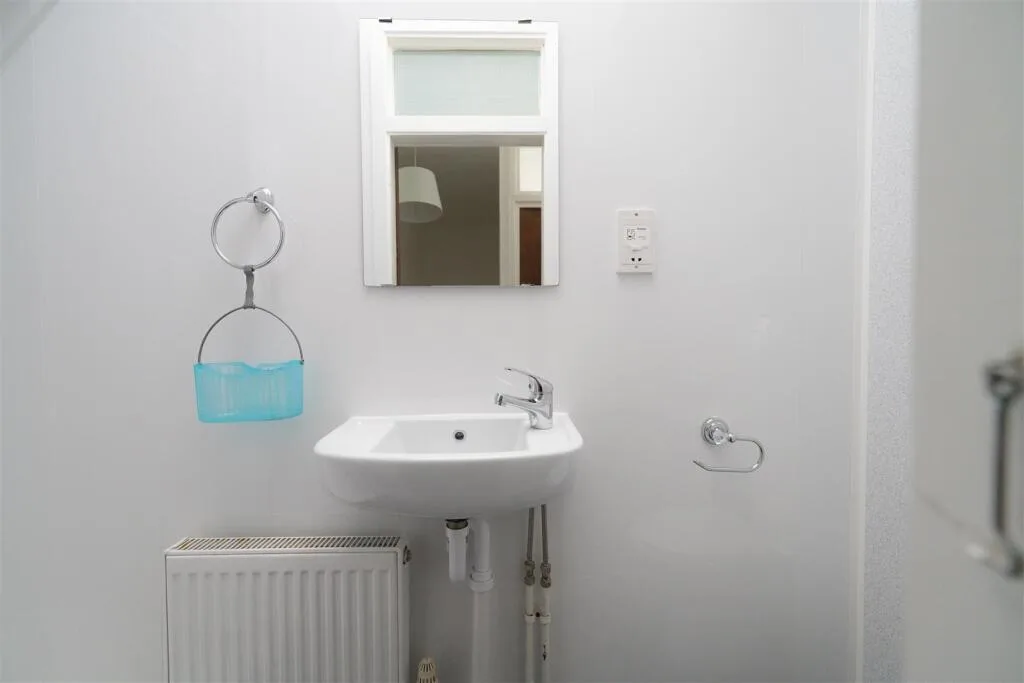 5 bedroom terraced house for rent
