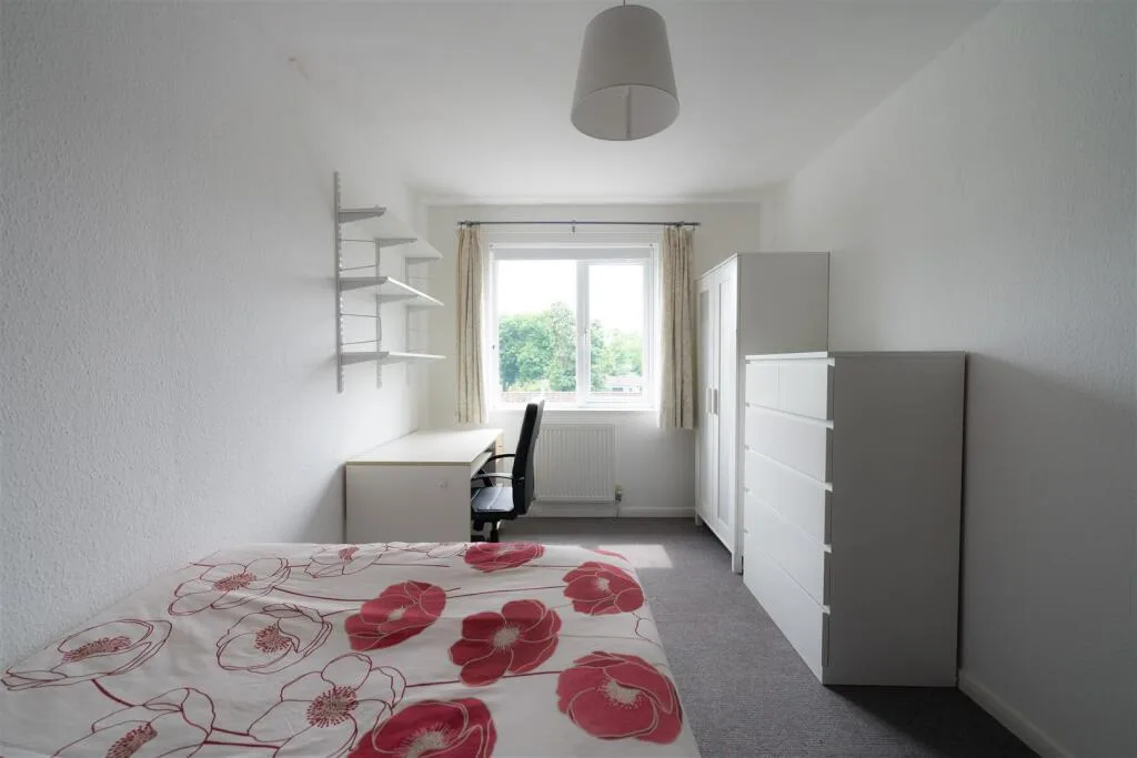 5 bedroom terraced house for rent