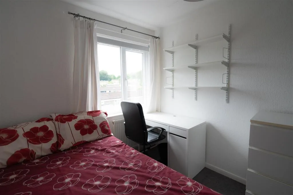 5 bedroom terraced house for rent