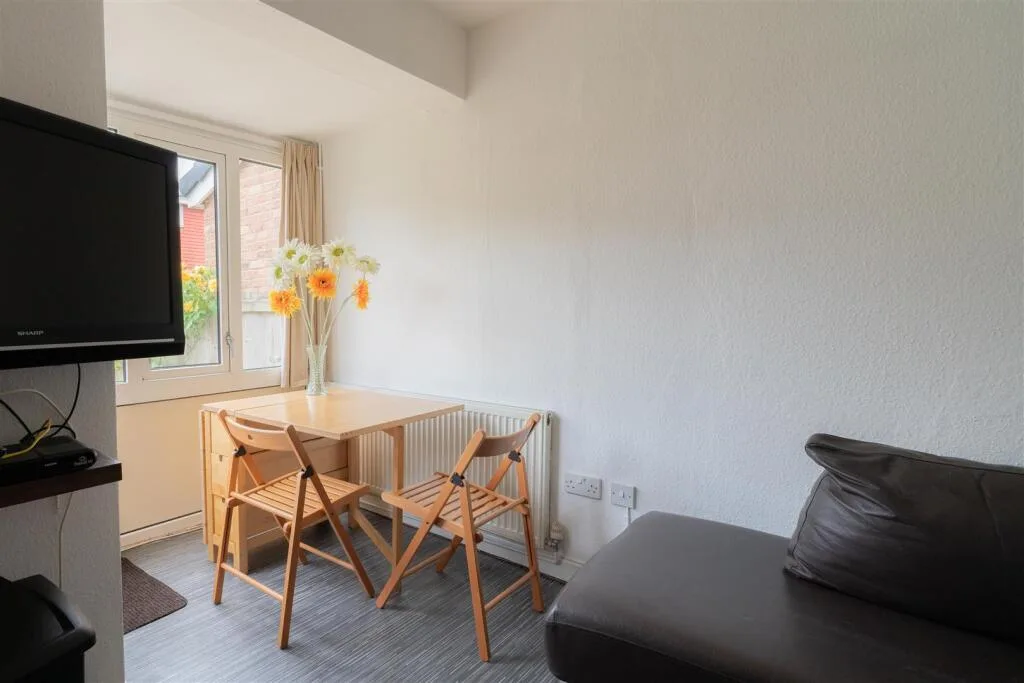 5 bedroom terraced house for rent