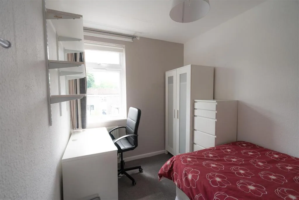5 bedroom terraced house for rent