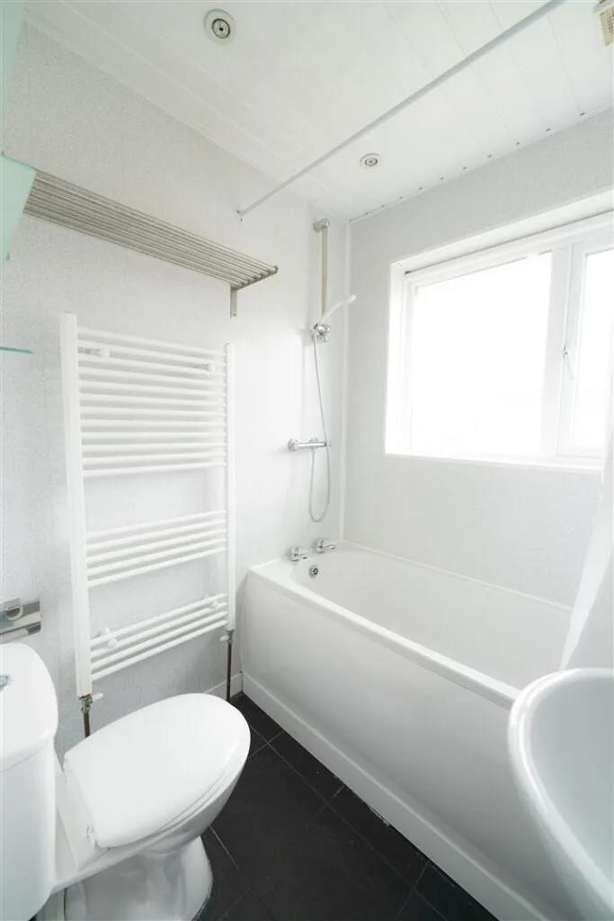 5 bedroom terraced house for rent