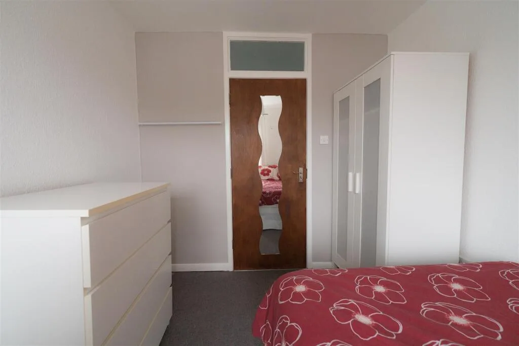 5 bedroom terraced house for rent