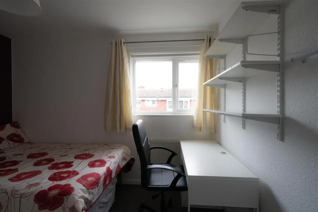 5 bedroom terraced house for rent