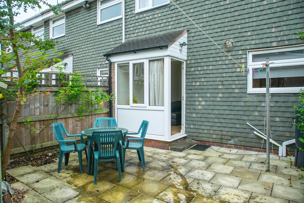 5 bedroom terraced house for rent