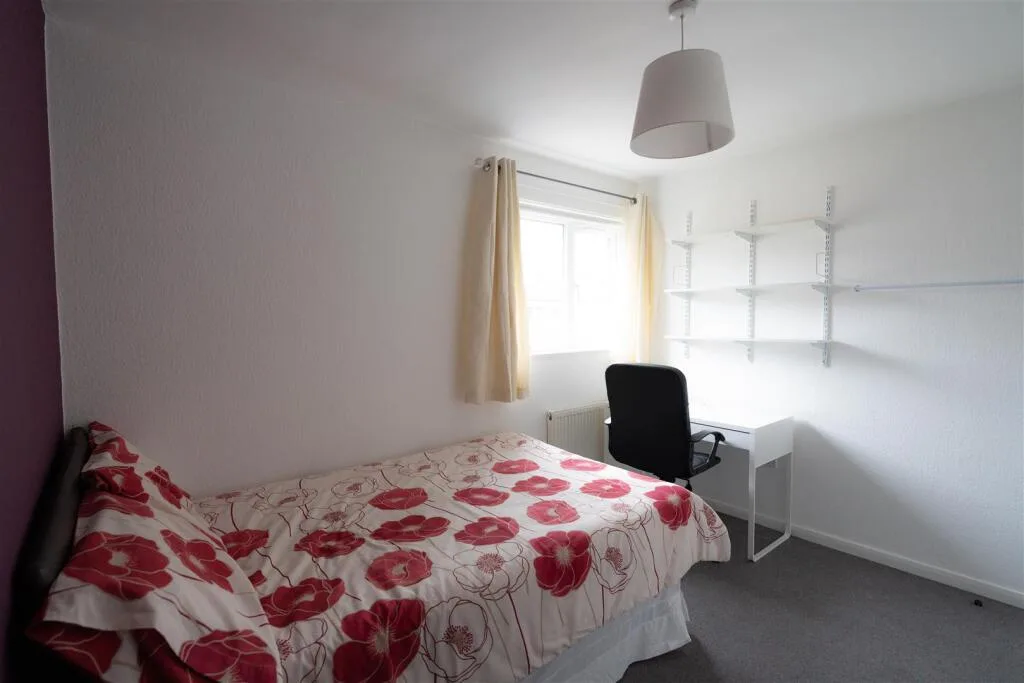 5 bedroom terraced house for rent
