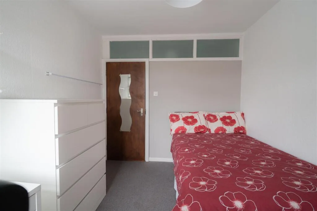 5 bedroom terraced house for rent