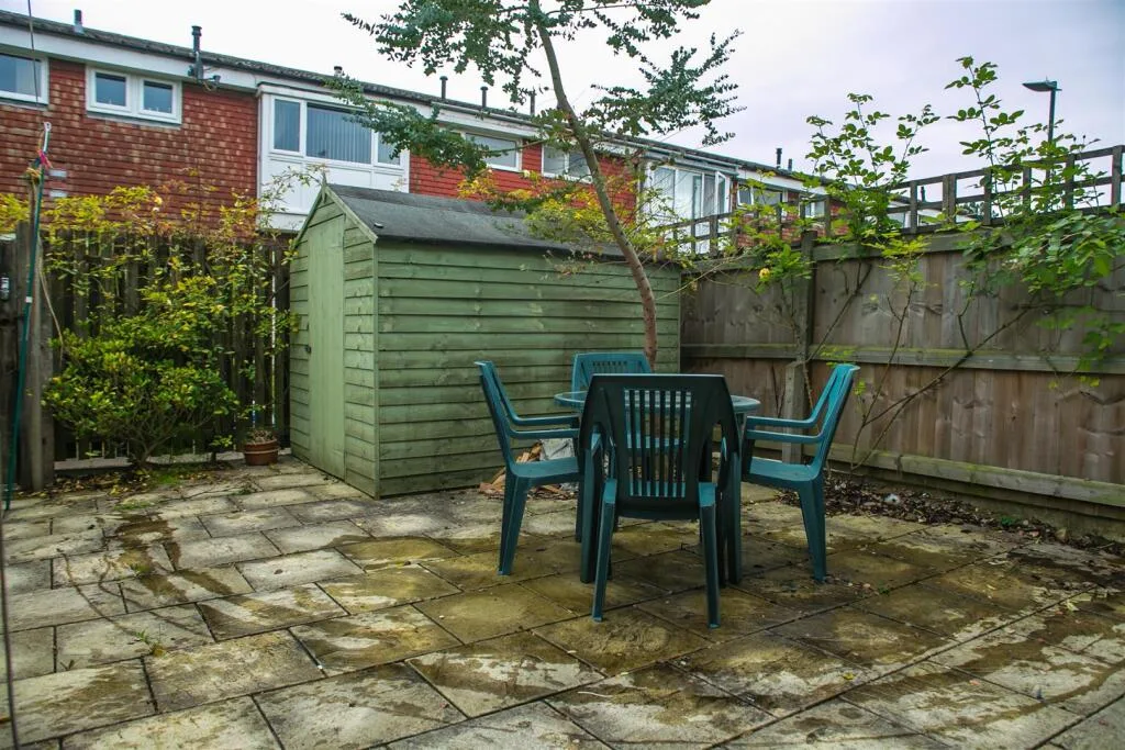 5 bedroom terraced house for rent