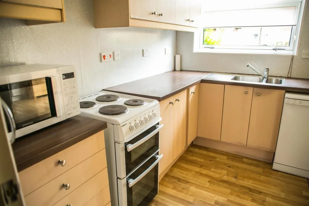 5 bedroom terraced house for rent