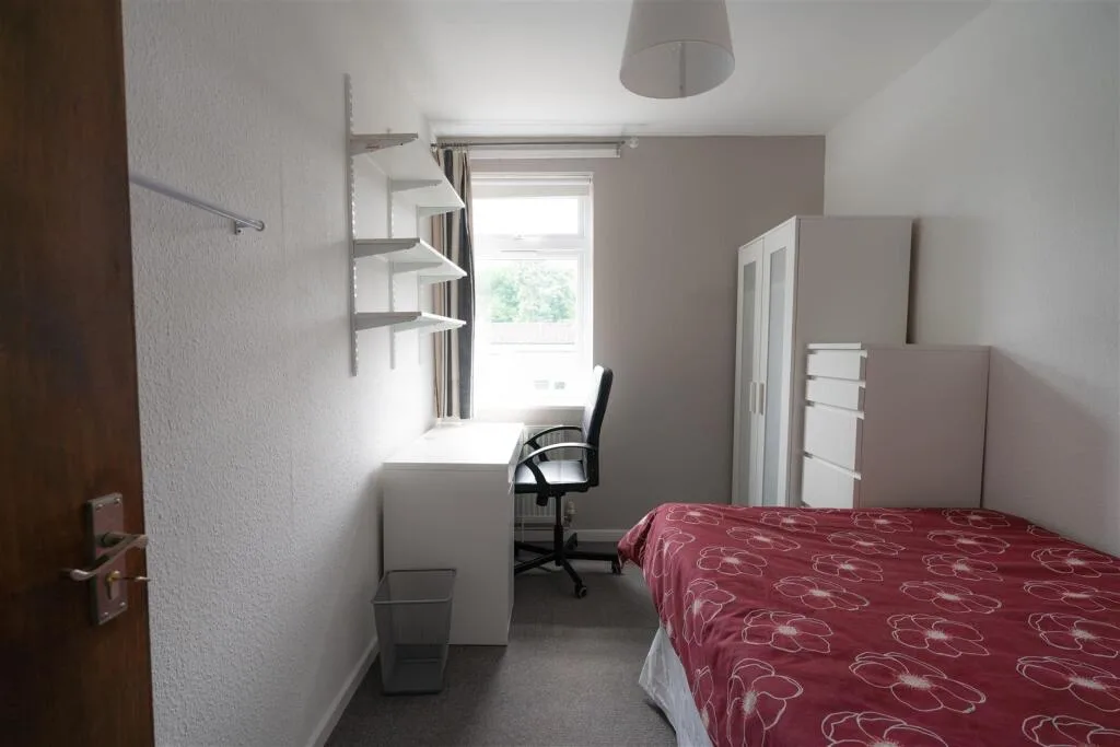 5 bedroom terraced house for rent