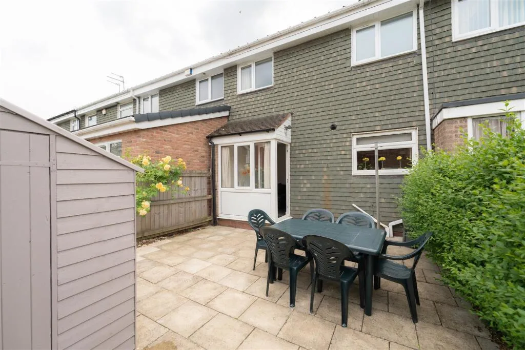 5 bedroom terraced house for rent