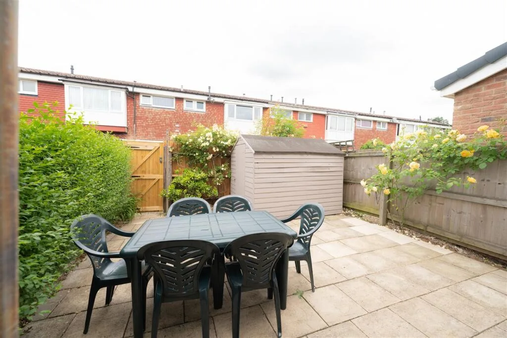 5 bedroom terraced house for rent