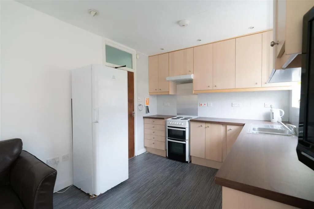 5 bedroom terraced house for rent