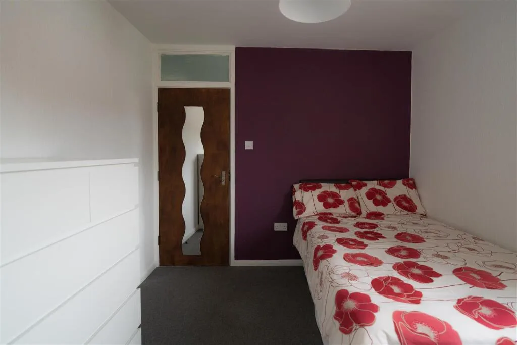 5 bedroom terraced house for rent