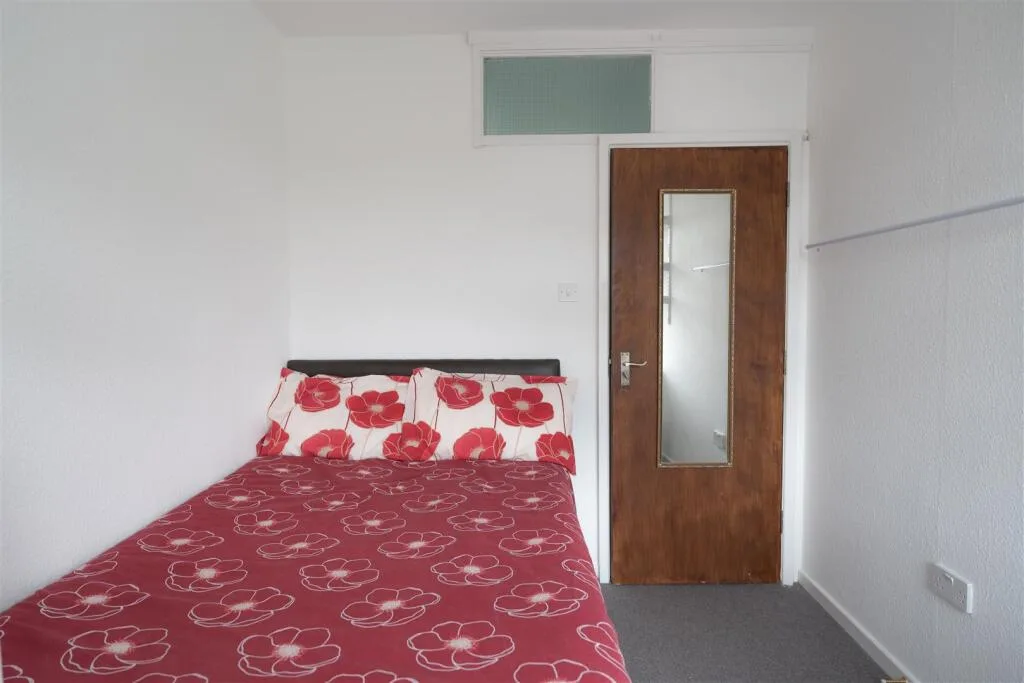 5 bedroom terraced house for rent