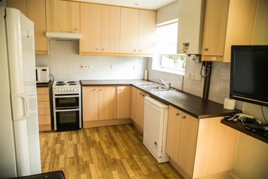 5 bedroom terraced house for rent