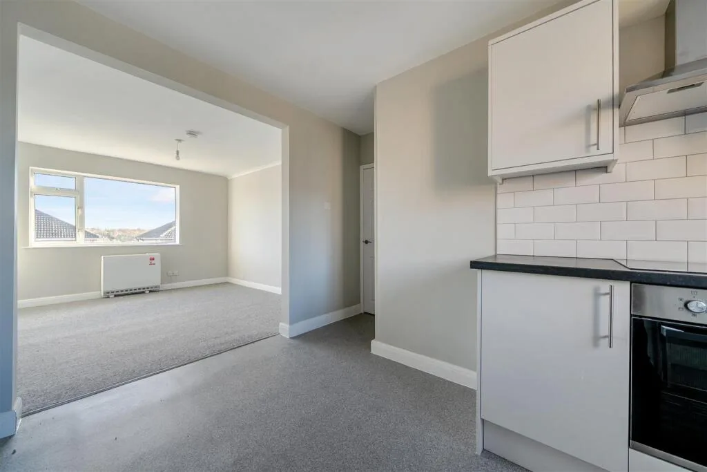 3 bedroom maisonette for rent