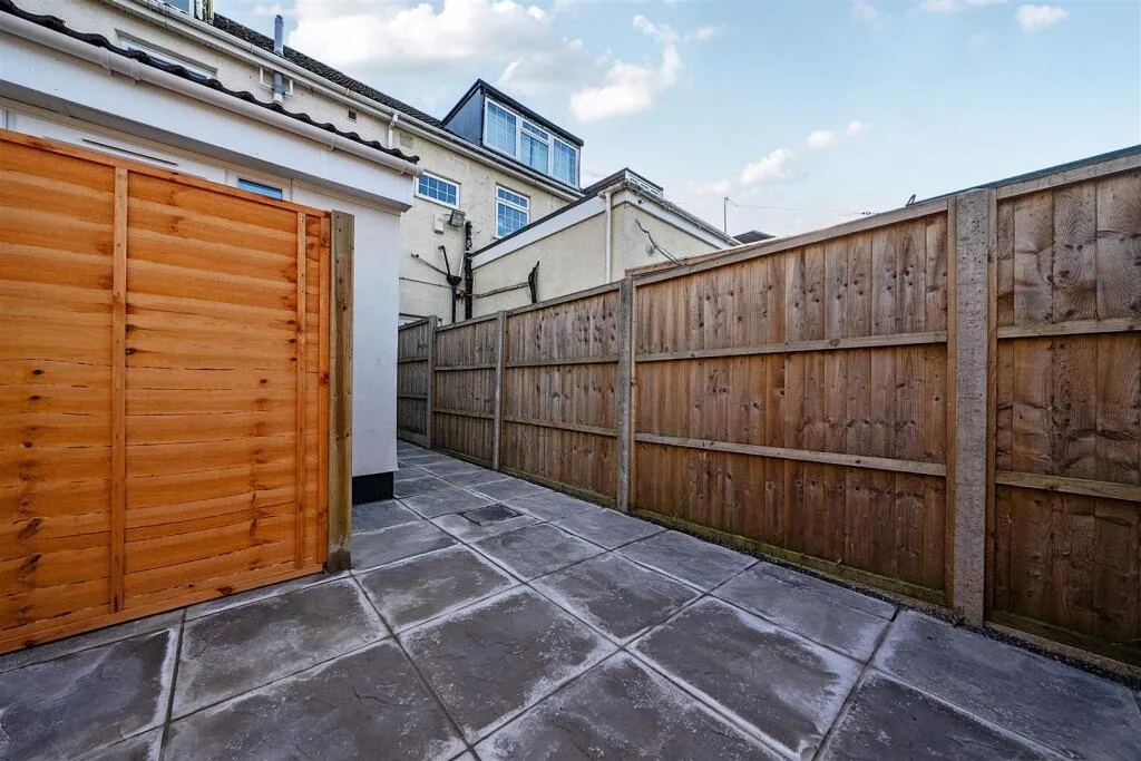 3 bedroom maisonette for rent