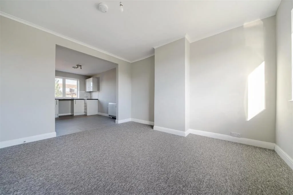 3 bedroom maisonette for rent