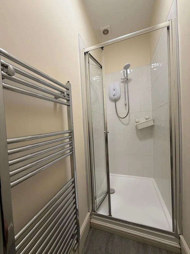 4 bedroom end of terrace house for rent