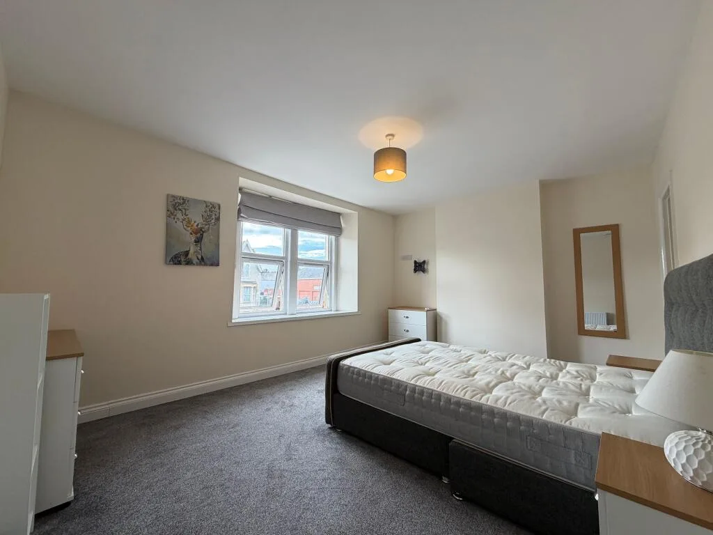 4 bedroom end of terrace house for rent