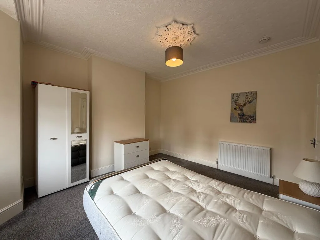 4 bedroom end of terrace house for rent