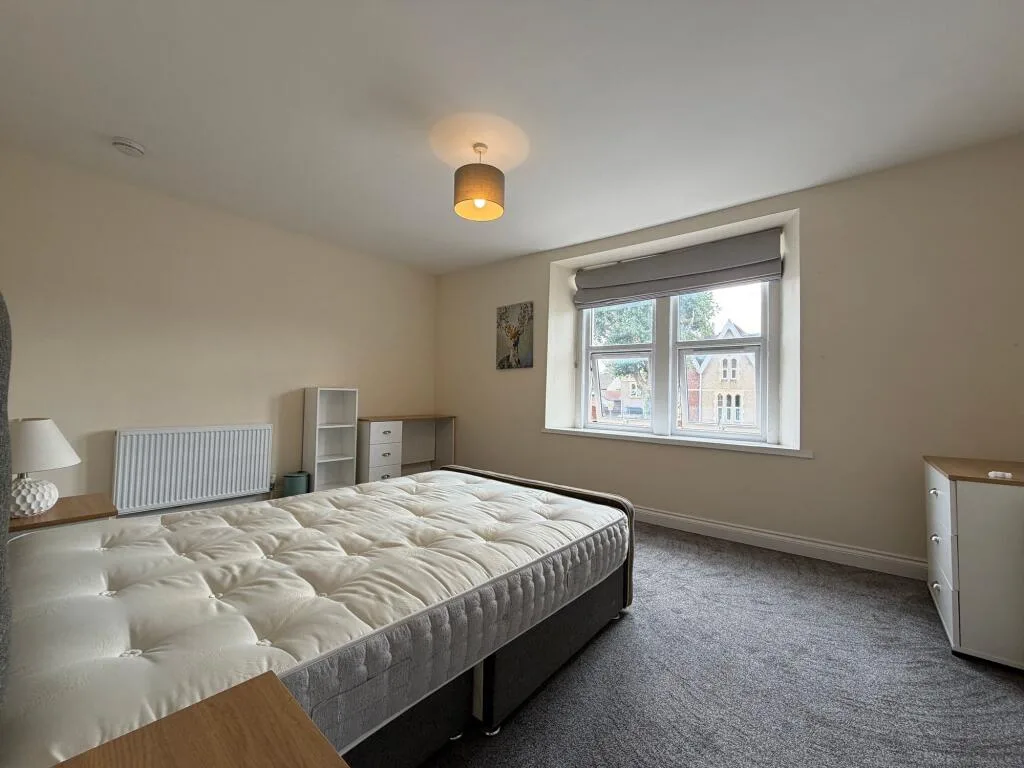 4 bedroom end of terrace house for rent