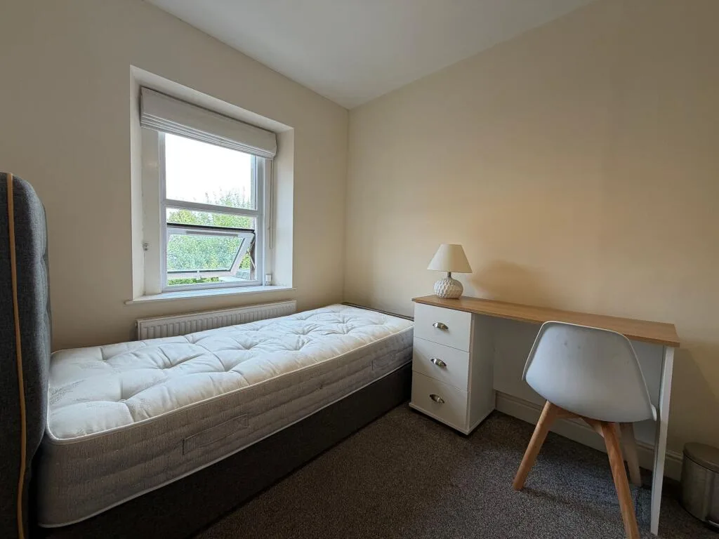 4 bedroom end of terrace house for rent