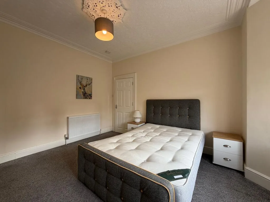 4 bedroom end of terrace house for rent