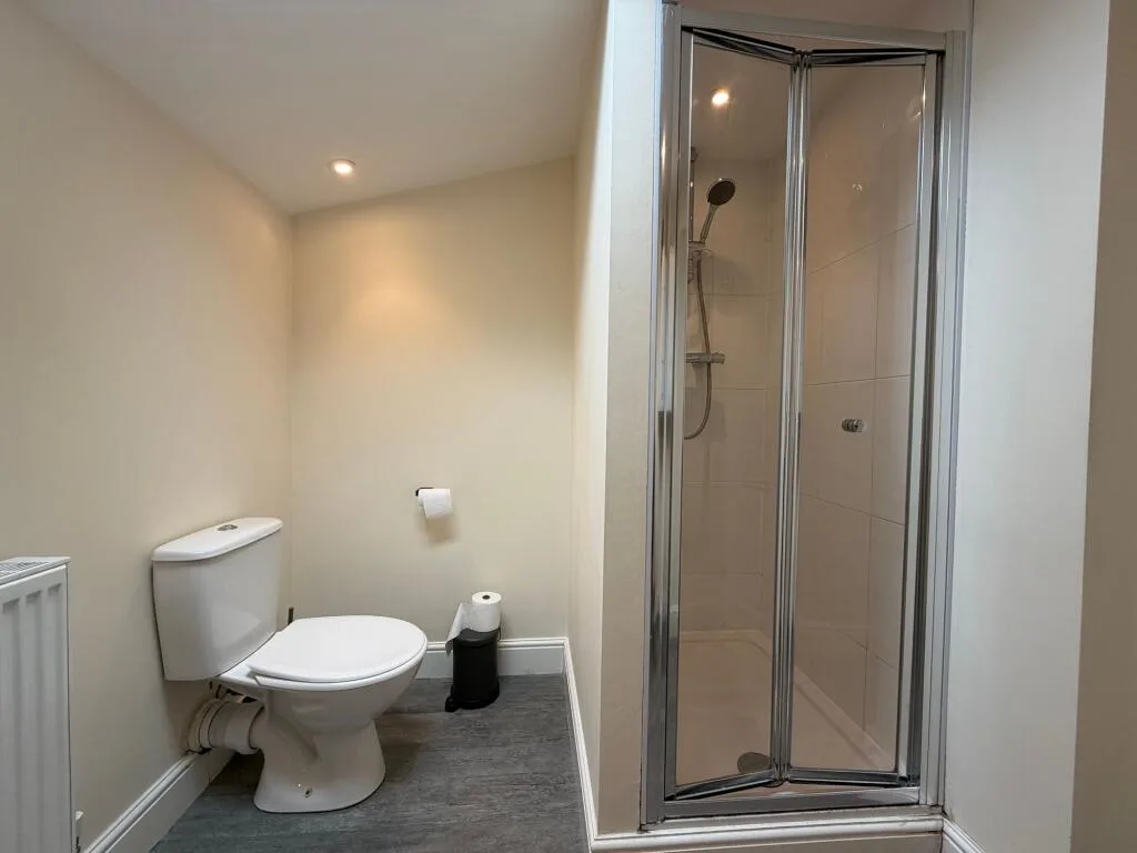 4 bedroom end of terrace house for rent
