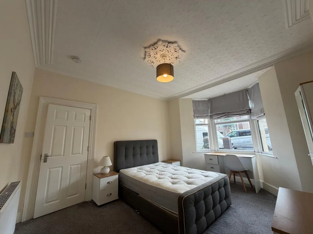 4 bedroom end of terrace house for rent