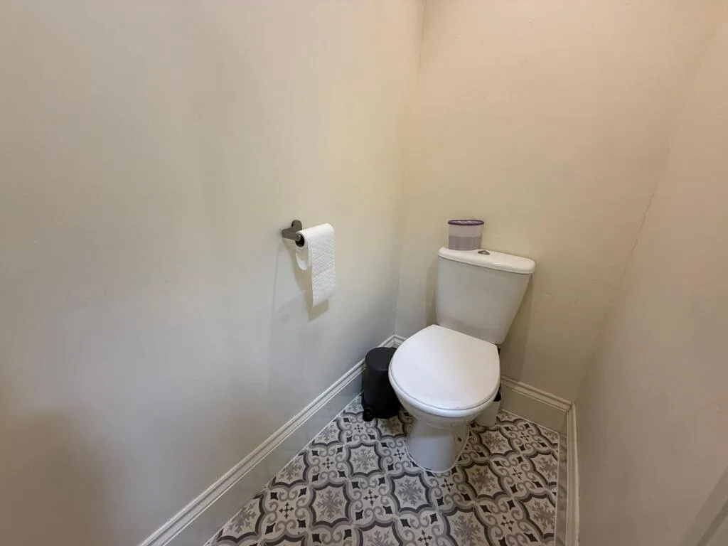 4 bedroom end of terrace house for rent