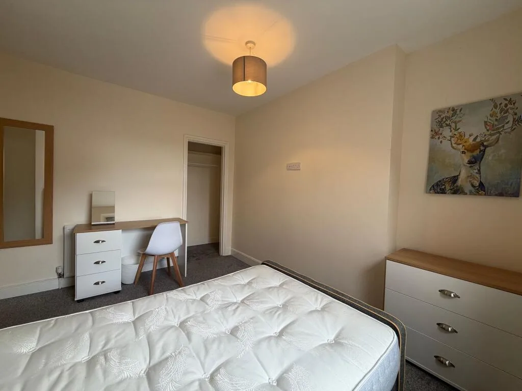 4 bedroom end of terrace house for rent