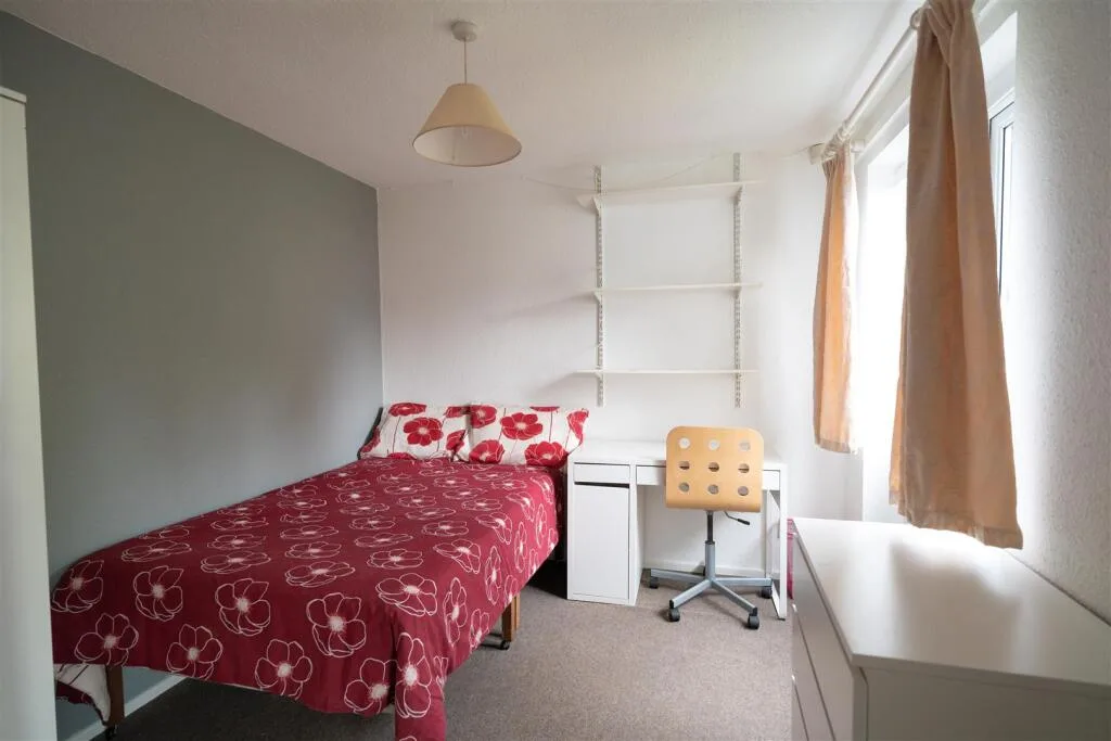 5 bedroom terraced house for rent