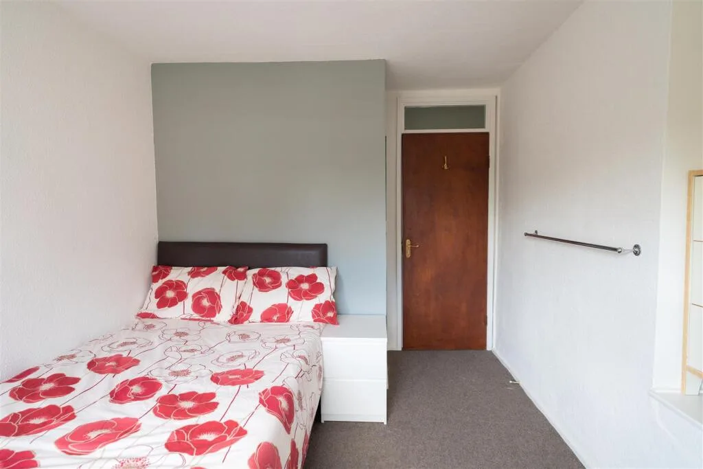 5 bedroom terraced house for rent