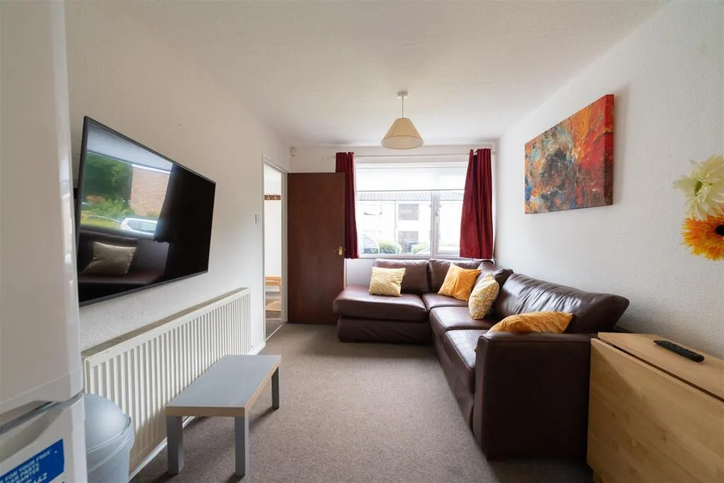 5 bedroom terraced house for rent
