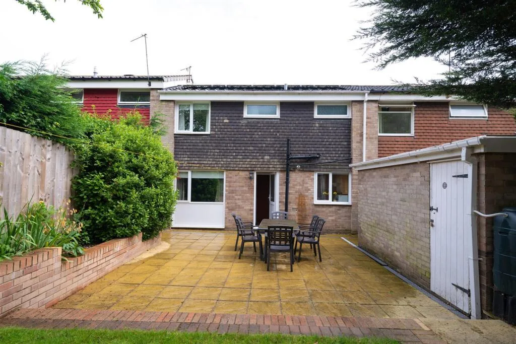 5 bedroom terraced house for rent