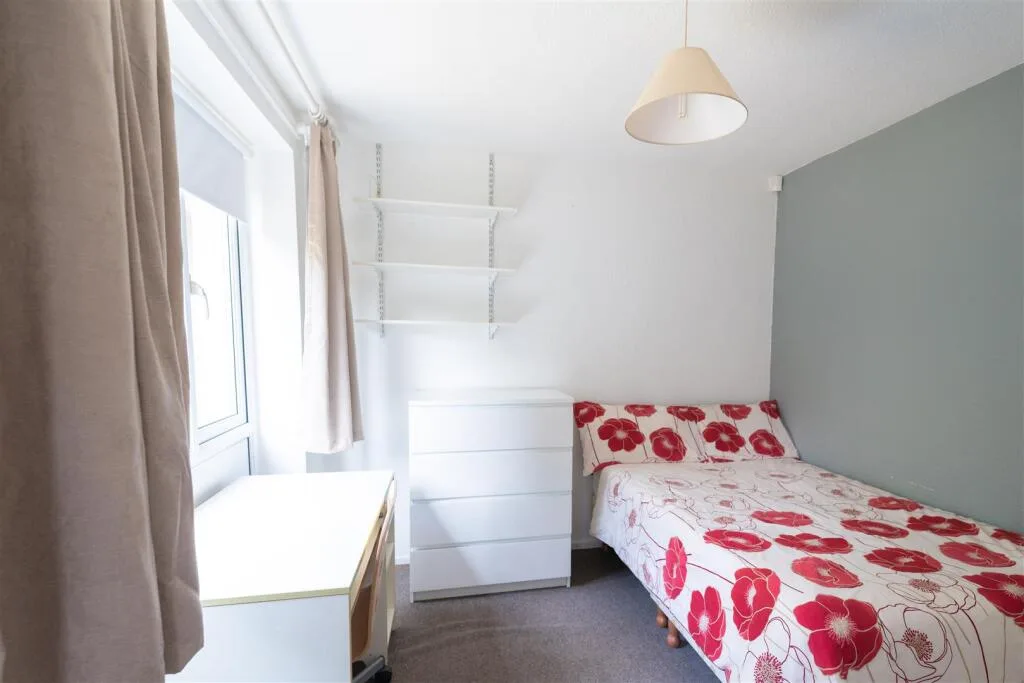 5 bedroom terraced house for rent