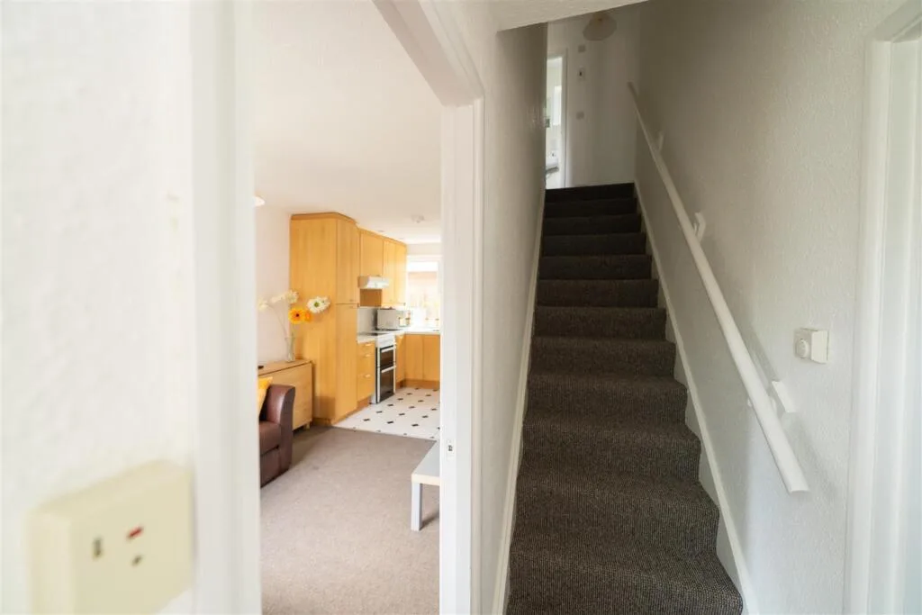 5 bedroom terraced house for rent
