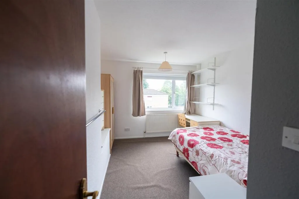 5 bedroom terraced house for rent