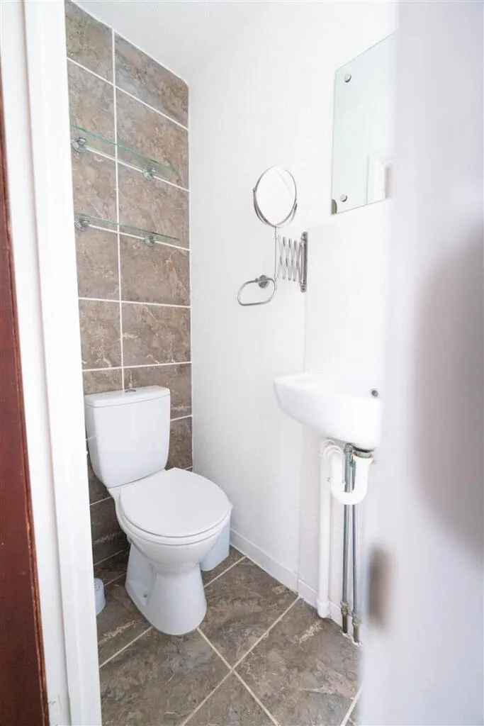 5 bedroom terraced house for rent