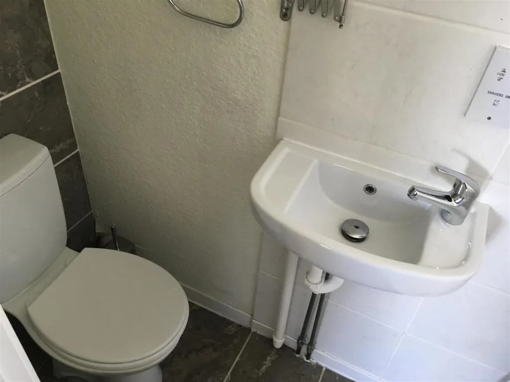 5 bedroom terraced house for rent